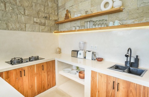 Batu Bolong Villa | Santorini Sunset NEW 4 BR villa with beautiful rice paddy view and a large pool