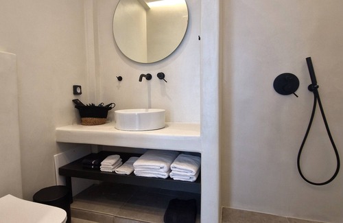 Fira Hotel | Santozen Suites