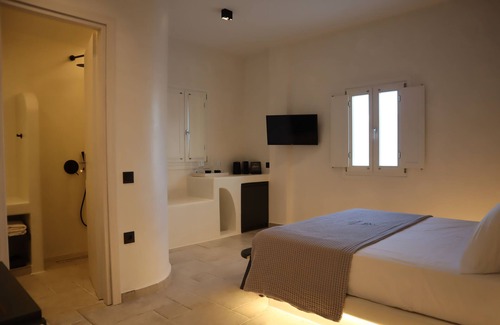 Fira Hotel | Santozen Suites