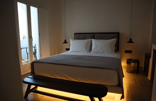 Fira Hotel | Santozen Suites