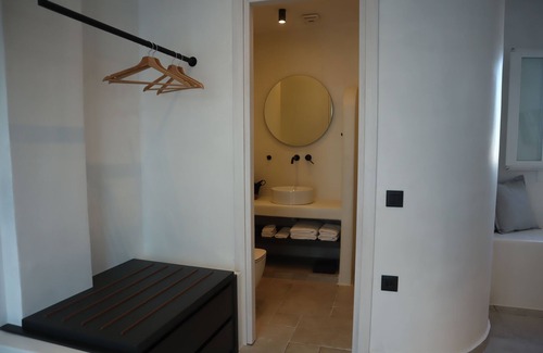 Fira Hotel | Santozen Suites