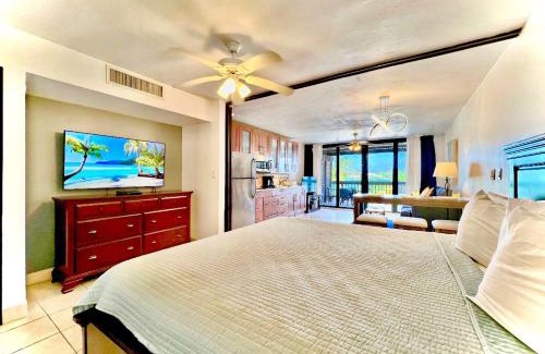 Red Hook Apartamento | Sapphire Beachfront Condo - View of Paradise - Free Wi - Fi