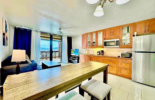 Red Hook Apartamento | Sapphire Beachfront Condo - Free Wi-Fi - Save!