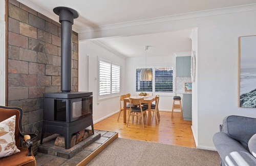 Merimbula Cabina | Sapphire Cottage Pet Friendly 3 bedroom House