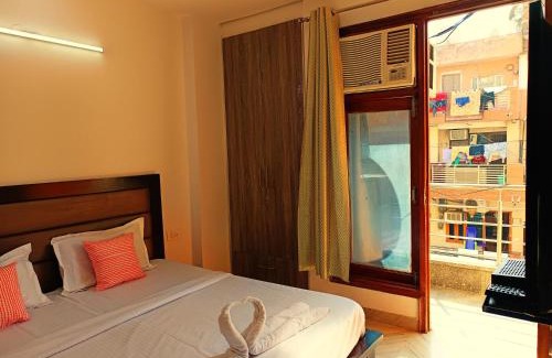 Jangpura Casa | Sapphire Home Stay Near Nizamuddin Railway Station