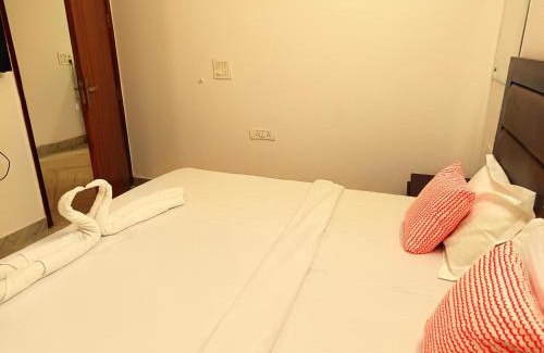 Jangpura Casa | Sapphire Home Stay Near Nizamuddin Railway Station