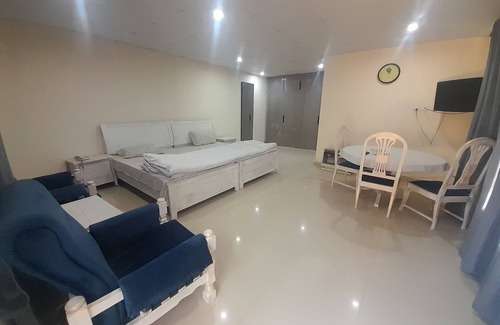Murree Hotel | Sapphire Hut MCM