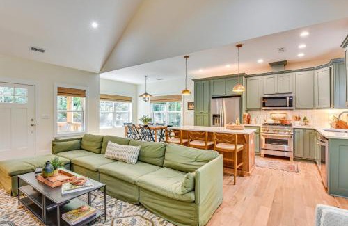 Sapphire Casa | Sapphire Lakefront Cabin with Dock, Kayaks and Canoe!
