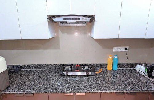 Delhi Apartamento | Sapphire ~ Luxurious 3 BHK Near Lake & Golf Course , Free Wifi, Parking, Kitchen