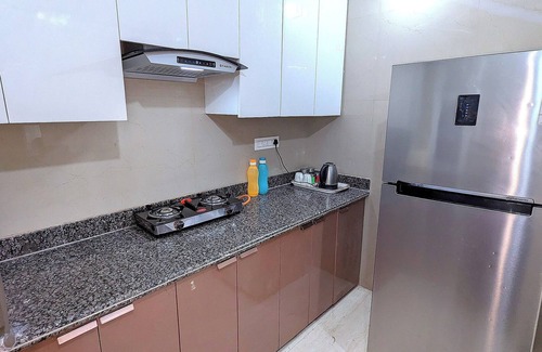 Delhi Apartamento | Sapphire ~ Luxurious 3 BHK Near Lake & Golf Course , Free Wifi, Parking, Kitchen