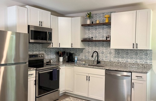 Winston - Salem Casa | Sapphire Shire - The Most Charming Home Near Wake Forest University!