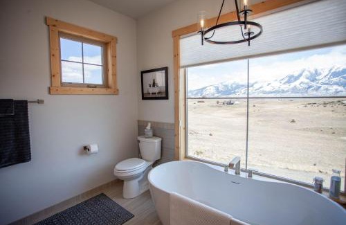 Emigrant Casa | Sapphire Solace