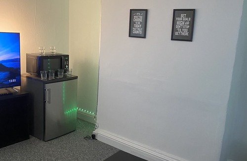 Shipley Casa | Sapphire Suites, Stunning 2-bed House in Bradford