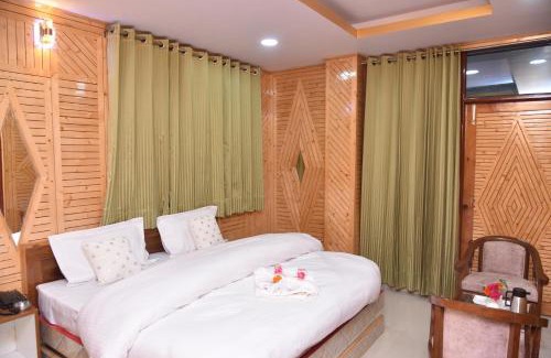 Jhakri Cama Y Desayuno | Sarahan Holiday Inn