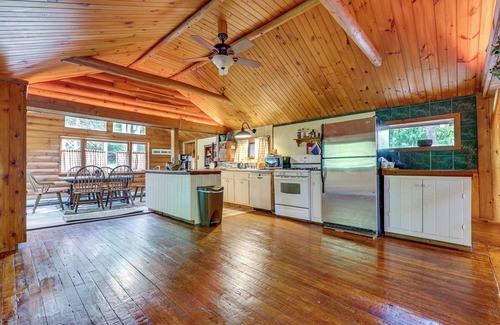 Saranac Lake Cabina | Saranac Lake Cabin w/ Deck: Pets Welcome!