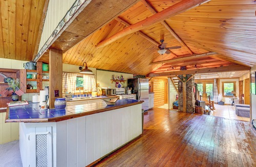 Saranac Lake Cabina | Saranac Lake Cabin w/ Deck: Pets Welcome!