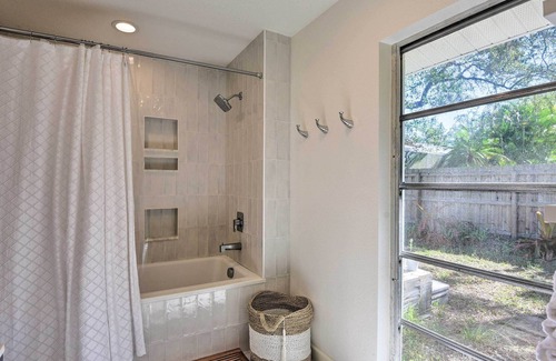 Lake Sarasota Casa | Sarasota Family Home w/ Pool - 8 Mi to Beach!