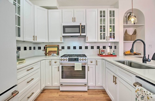 Central Sarasota Cabaña | Sarasota Home in Historic District w/ Patio!