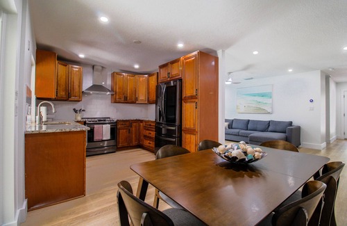 South Gate Ridge Casa | Sarasota modern 3/3 house, saltwater pool, close to beaches and downtown!