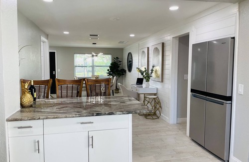 South Gate Ridge Casa | Sarasota Paradise Heated Pool Home Close to Siesta Key Beach.