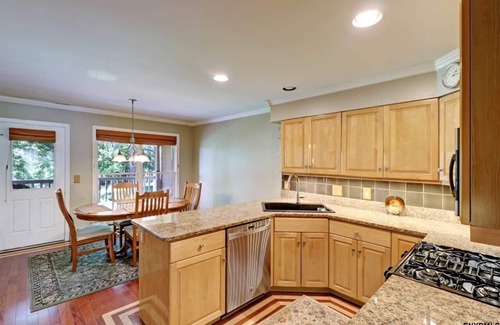 Saratoga Springs Casa | Lakefront Home- Min From Track, SPAC y el centro de Saratoga Springs!