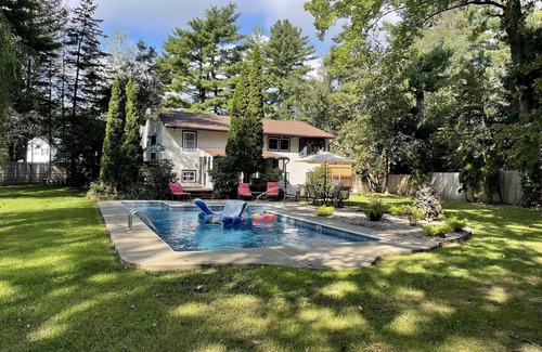 Saratoga Springs Casa | Saratoga Home 4 min from Track with Pool, Hot Tub and Sauna!