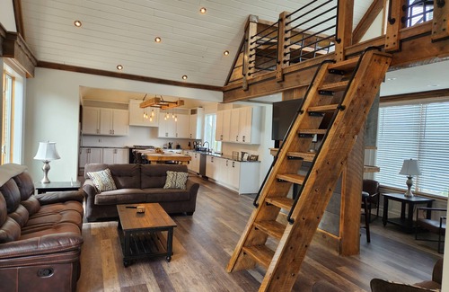 Malta Casa | Saratoga house overlooking the lake