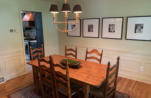 Saratoga Springs Casa | Saratoga Retreat. 4 bedroom home, great yard, 5 min to Saratoga/ Track.