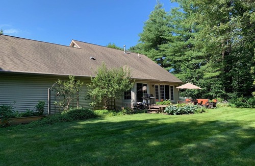 Saratoga Springs Casa | Saratoga Retreat. 4 bedroom home, great yard, 5 min to Saratoga/ Track.