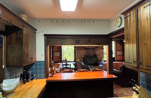 Saratoga Springs Casa | Saratoga Springs Adirondack Lodge Overlooking Stream