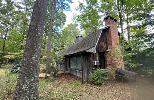 Saratoga Springs Casa | Saratoga Springs Adirondack Lodge Overlooking Stream