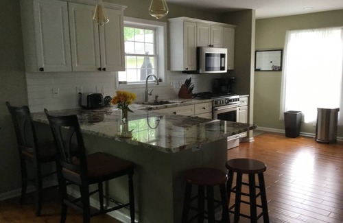 Saratoga Springs Casa | Saratoga Springs, NY 3 Bedroom Home near SPAC and Racetrack with Pool and AC.