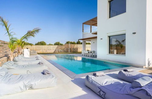 Analipsi Casa | Sardines Luxury Villa 3 with Private poll , garden , parking and Gym