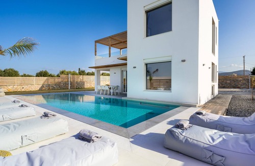 Analipsi Casa | Sardines Luxury Villa 3 with Private poll , garden , parking and Gym