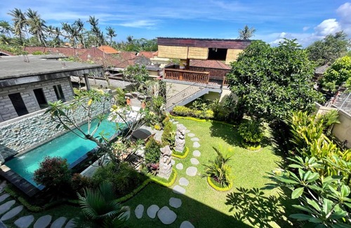 Kemenuh Casa | Sari Murni