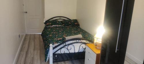 Havering Apartamento | Sariyu space studio flat with own bathroom and Kichen