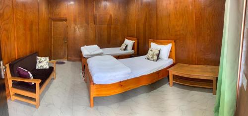 Dirang Casa | Sarung Homestay