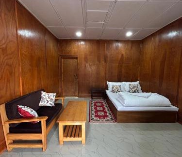 Dirang Casa | Sarung Homestay