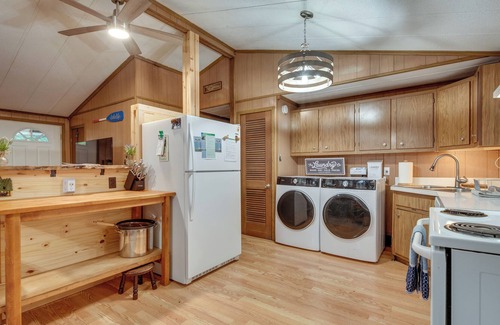 Albrightsville Cabaña | 'Sasquatch Inn' Albrightsville Cottage with Deck