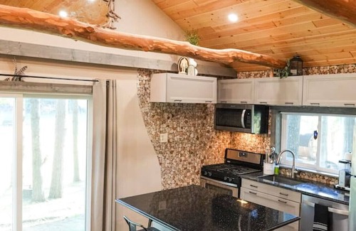 Conover Cabina | Sasquatch Sanctuary Tiny Log Home on 10 Acres