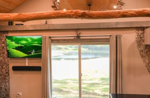 Conover Cabina | Sasquatch Sanctuary Tiny Log Home on 10 Acres