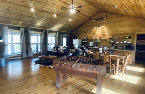 Combs Cabina | Sassafrass lodge on the ozarks Pig trail scenic highway