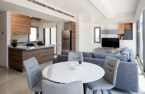 Achrafieh Apartamento | Sassine 1BD Rooftop Apartment