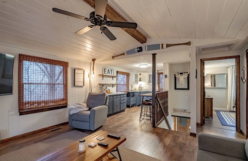 Clarkson Casa | Sassy Cove Lakehouse on Nolin Lake