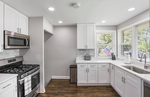 Skokie Casa | Sassy Stokie Stay: 3 BR+2BA Cozy Charming House