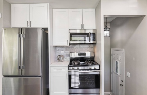 Skokie Casa | Sassy Stokie Stay: 3 BR+2BA Cozy Charming House