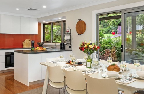 Bundanoon Casa | Satinwood – Stay 3, Pay 2!