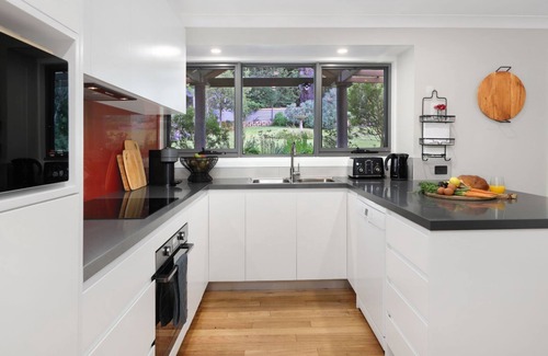 Bundanoon Casa | Satinwood – Stay 3, Pay 2!