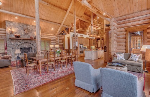 Highlands Cabina | Satulah Vista: Luxe cabin with stunning views minutes from downtown Highlands