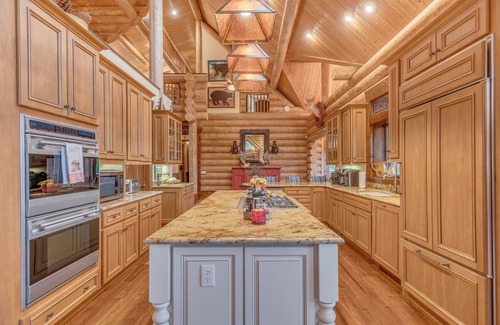 Highlands Cabina | Satulah Vista: Luxe cabin with stunning views minutes from downtown Highlands